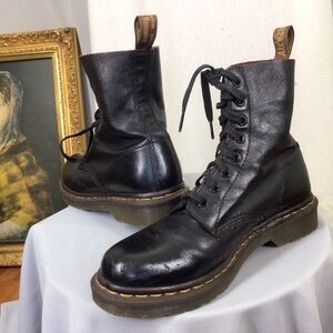 Dr. Martens Black Leather UK 7 Women's 9